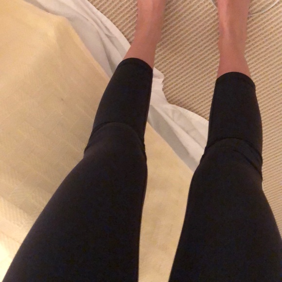 Lululemon cropped black leggings - Picture 5 of 5